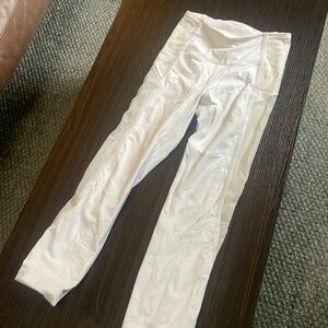 Lululemon White Cropped Leggings SZ 2